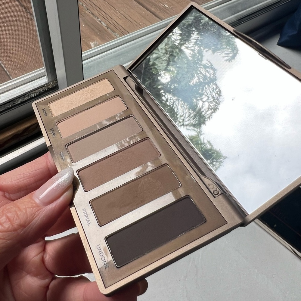 Urban Decay Naked2 Basics Eyeshadow Palette - Versatile Neutrals - Picture 8 of 13